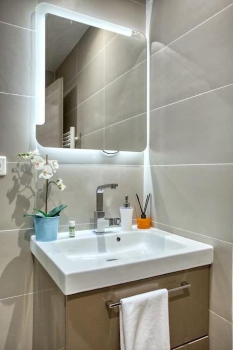 Amazing Apart New Bastille 3 Bedrooms 2 Bathrooms Paris Exteriör bild