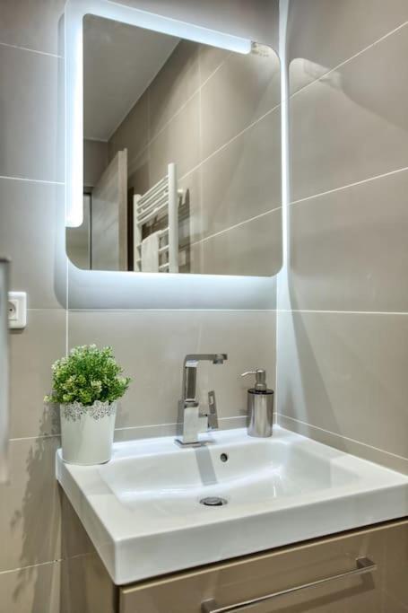 Amazing Apart New Bastille 3 Bedrooms 2 Bathrooms Paris Exteriör bild